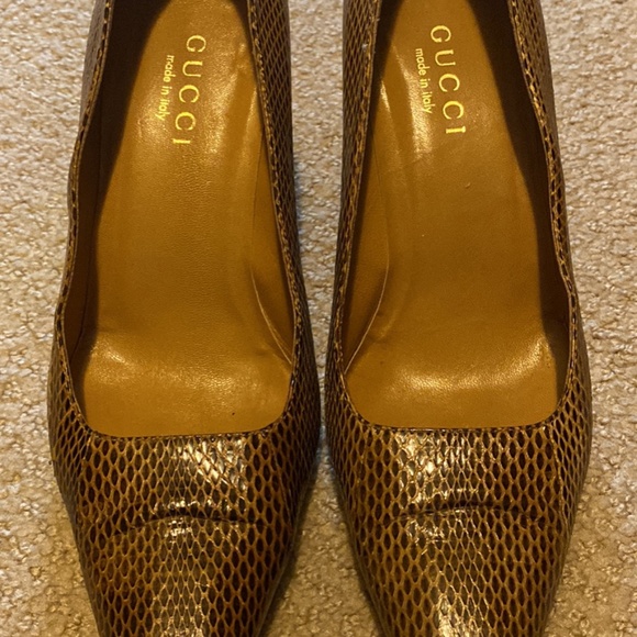 GUCCI VINTAGE Snakeskin Authentic Python Pumps Pale Yellow - Picture 2 of 3